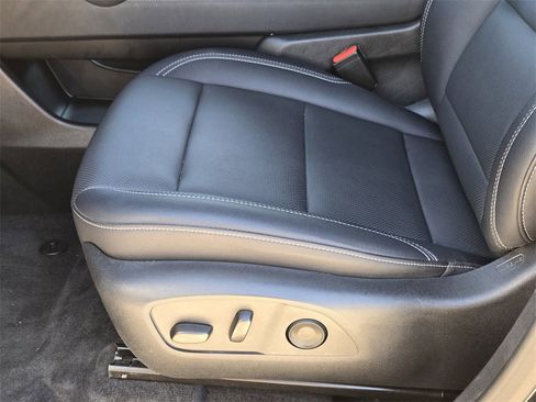 Used 2025 Chevrolet Traverse LT image 26