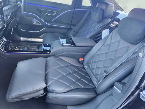 Used 2025 Mercedes-Benz Maybach S 580 4MATIC image 35