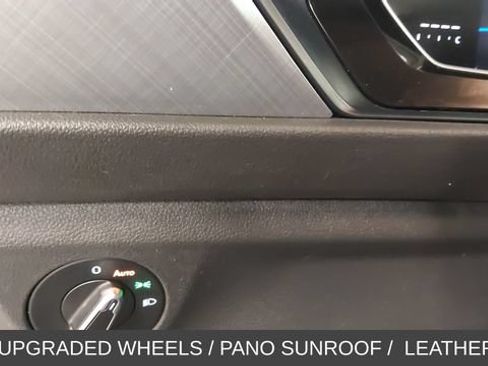Used 2024 Volkswagen Jetta SE w/ Panoramic Sunroof Package FWD image 24