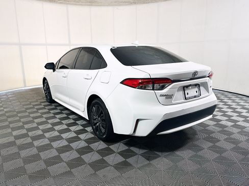 Used 2022 Toyota Corolla LE FWD image 5
