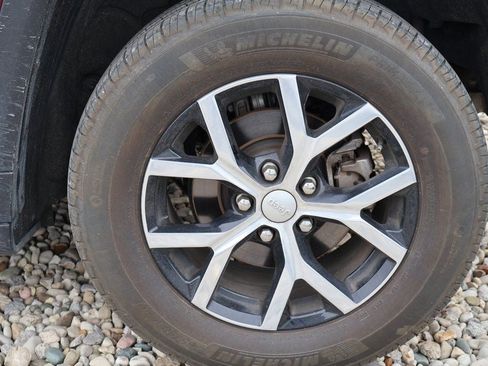 Used 2024 Jeep Grand Cherokee Limited image 6