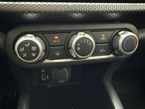 Used 2020 Nissan Kicks S FWD image 28