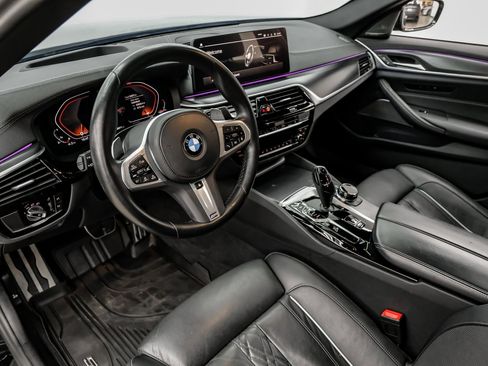 Used 2023 BMW M550i xDrive w/ Executive Package image 18