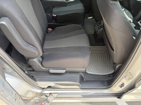 Used 2012 MAZDA MAZDA5 Touring w/ Moonroof & Audio Pkg FWD image 14
