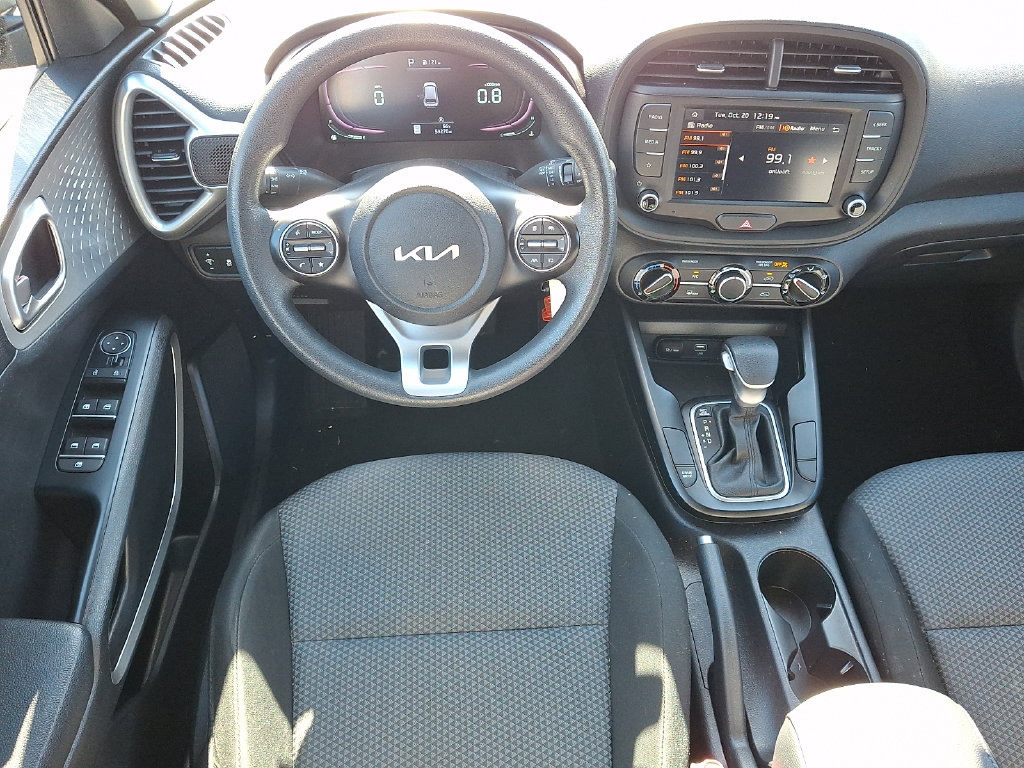 Used 2023 Kia Soul LX w/ LX Technology Package FWD image 11