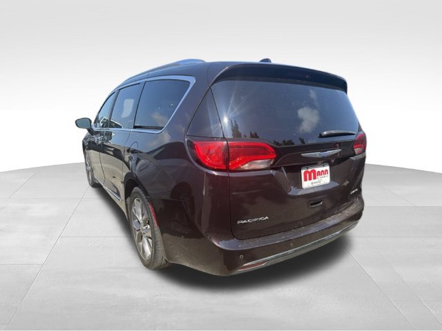 Used 2018 Chrysler Pacifica Limited w/ Tire & Wheel Group FWD image 4
