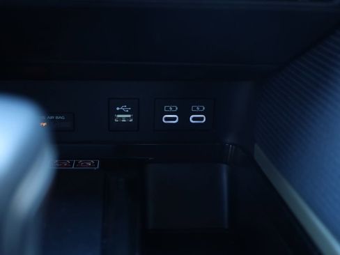 Used 2025 Toyota Camry SE image 35