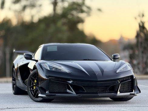 Used 2023 Chevrolet Corvette Z06 w/ Z07 Performance Package image 3