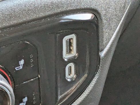 Used 2025 Chevrolet Silverado 2500 LT w/ Convenience Package image 24