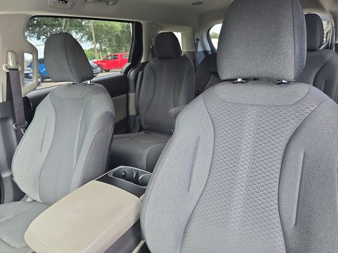 Certified 2026 Kia Carnival LX FWD image 22