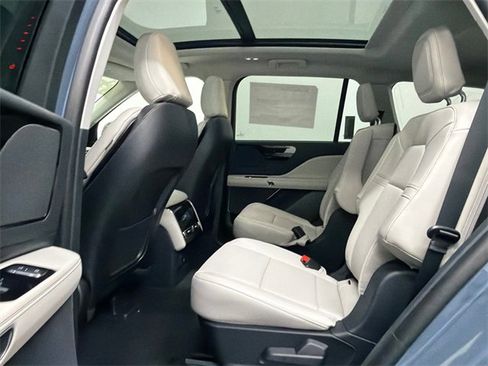 New 2026 Lincoln Aviator AWD image 19
