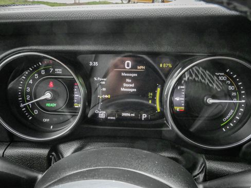 Used 2022 Jeep Wrangler Unlimited Sahara w/ Cold Weather Group AWD/4WD image 21