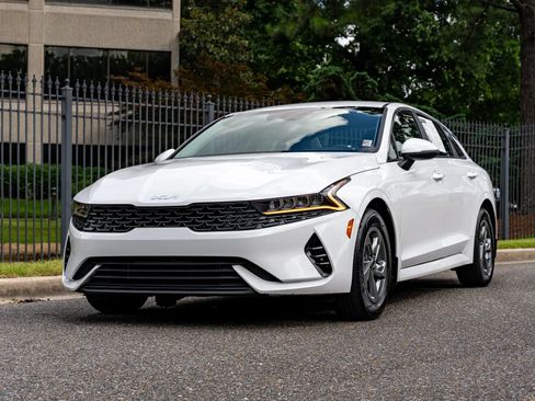 Used 2023 Kia K5 LXS FWD image 2