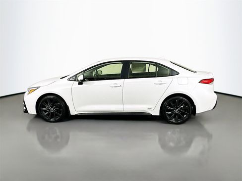 Used 2026 Toyota Corolla SE image 4