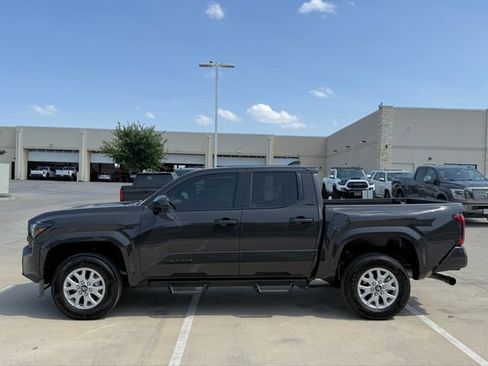 Used 2026 Toyota Tacoma SR5 RWD image 7
