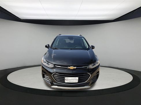 Used 2019 Chevrolet Trax LT w/ LT Convenience Package FWD image 2