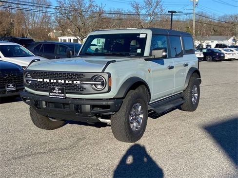 Used 2024 Ford Bronco Badlands image 8