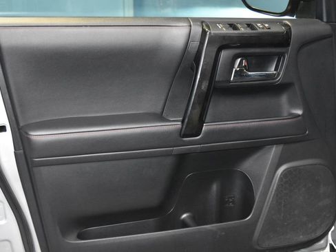 Used 2024 Toyota 4Runner TRD Off-Road Premium image 4