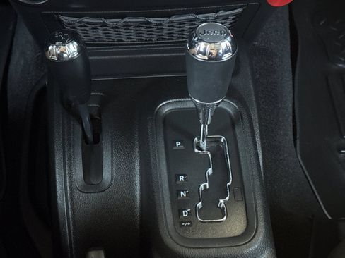 Used 2013 Jeep Wrangler Unlimited Sahara w/ Connectivity Group AWD/4WD image 30