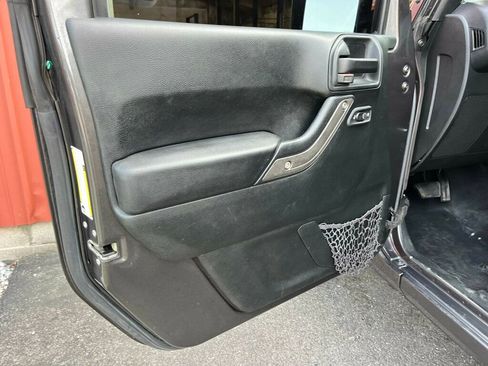 Used 2018 Jeep Wrangler Sport image 29