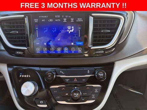 Used 2017 Chrysler Pacifica Touring-L w/ 13 Speaker Alpine Sound Group image 20