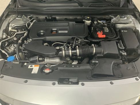 Used 2019 Honda Accord Touring image 8