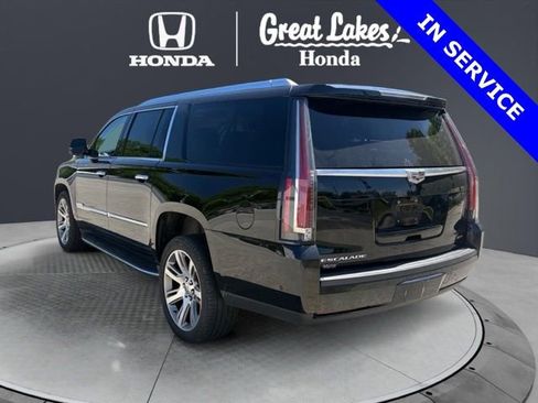 Used 2017 Cadillac Escalade ESV Luxury RWD image 4