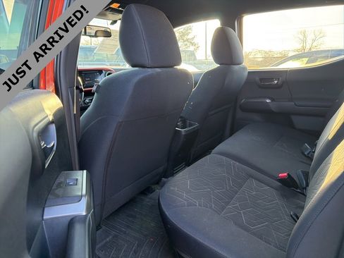 Used 2016 Toyota Tacoma TRD Sport image 9