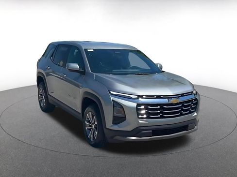Used 2025 Chevrolet Equinox LT FWD image 3