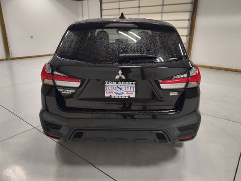 Used 2025 Mitsubishi Outlander Sport LE image 12