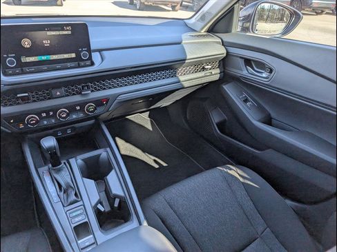 Certified 2025 Honda Accord SE image 9