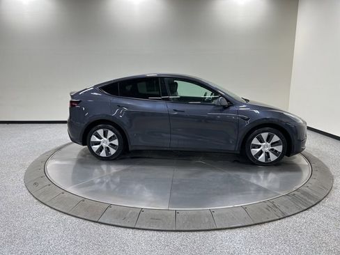 Used 2021 Tesla Model Y Long Range image 4