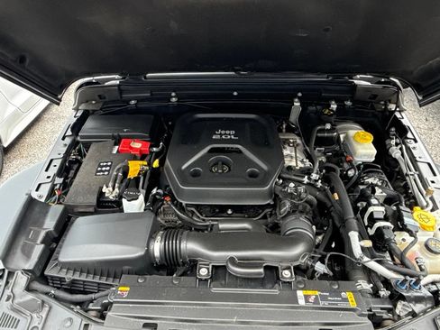 Used 2022 Jeep Wrangler Sport AWD/4WD image 13