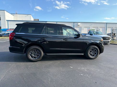 Used 2025 Ford Expedition Active AWD/4WD image 4