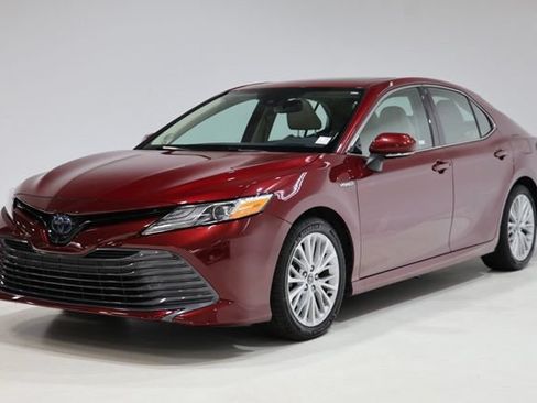 Used 2020 Toyota Camry XLE w/ Driver Assist Package FWD image 3