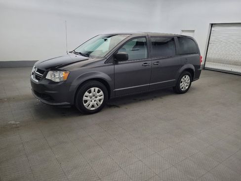 Used 2018 Dodge Grand Caravan SE FWD image 2
