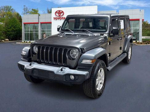Used 2018 Jeep Wrangler Unlimited Sport S AWD/4WD image 1