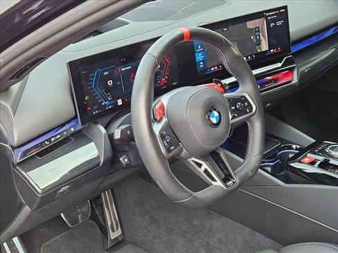 Used 2025 BMW M5 Touring image 10