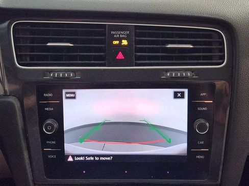 Used 2019 Volkswagen Golf S FWD image 17