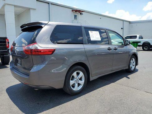 Certified 2020 Toyota Sienna L image 4