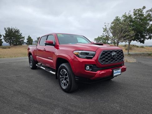 Used 2022 Toyota Tacoma TRD Sport w/ Technology Package AWD/4WD image 6