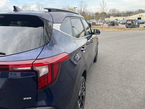 Used 2024 Kia Seltos SX w/ SX Sunroof Package image 5