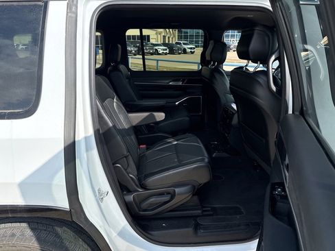 Used 2024 Jeep Wagoneer Series II image 12