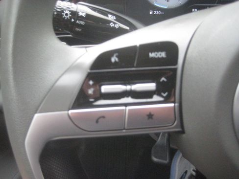 Used 2024 Hyundai Elantra SEL FWD image 25