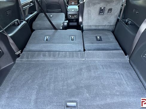 Used 2024 GMC Acadia Denali image 18