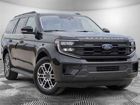 Certified 2025 Ford Expedition Active AWD/4WD image 1