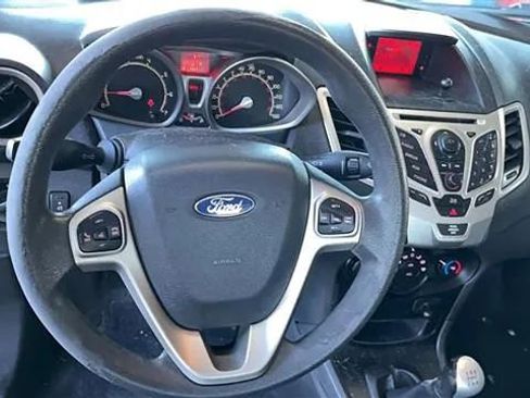 Used 2013 Ford Fiesta SE image 6