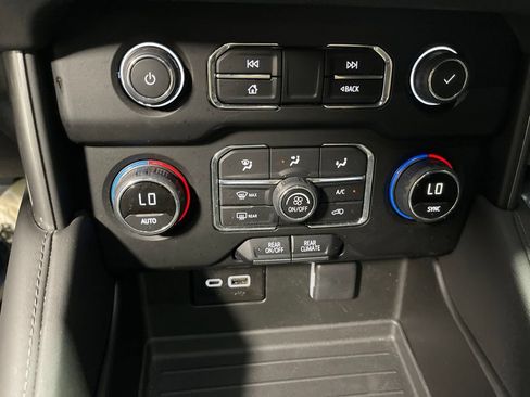 Used 2024 Chevrolet Tahoe LS RWD image 32