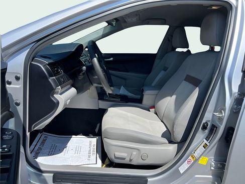 Used 2014 Toyota Camry LE FWD image 7