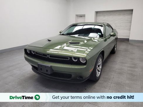 Used 2019 Dodge Challenger SXT image 1